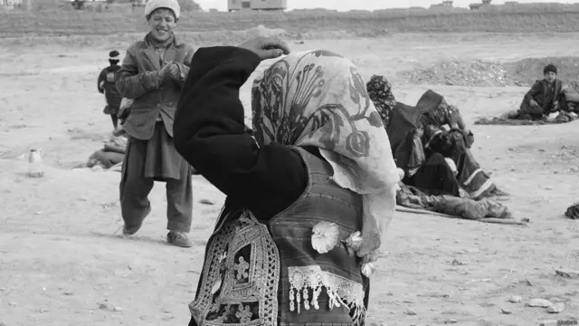 عکس از محمدمصباح. او نوشته: "روستایی هستند اما جنسیت برایشان اهمیتی ندارد." 