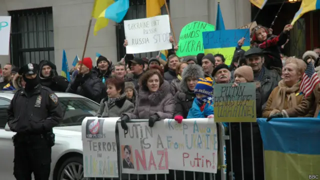 Протест в Нью-Йорке против вторжения России в Крым