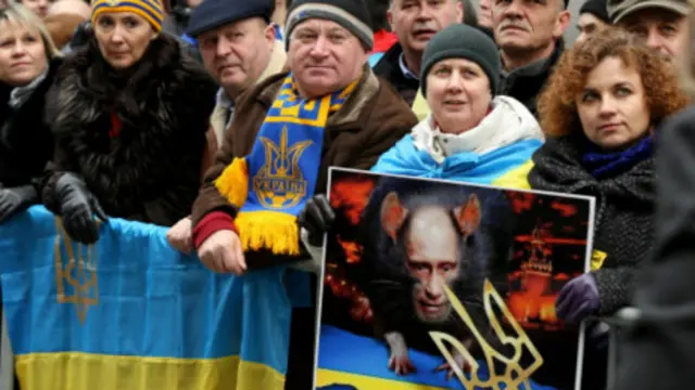 Người dân Ukraine bất bình trước hành động quân sự của Nga