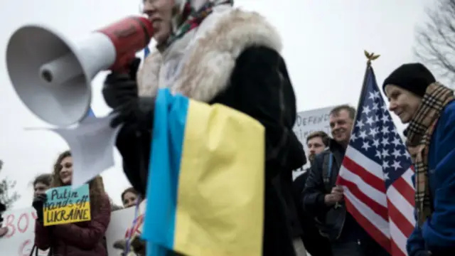 Người dân Mỹ biểu tình ủng hộ Ukraine ở Washington