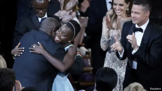 لوپیتا نیونګو هم په "۱۲ کاله غلامي" فلم کې د اوسکار د غوره مرستیالې ممثلې جایزه وګټله