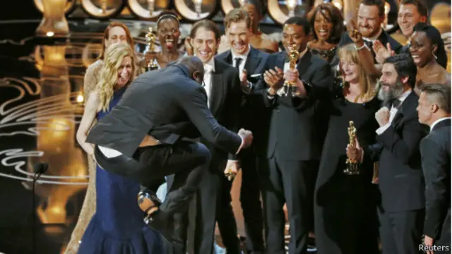 Режиссер "12 лет рабства" Стив Маккуин радуется победе