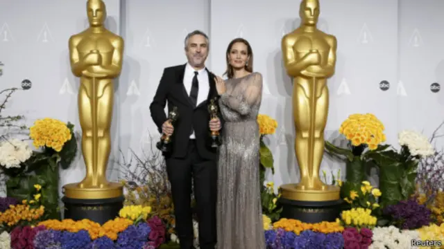 د فلم مکسیکی تولیدوونکی الفونسو کواردو هغه لومړنی لاتین پروډیوسر دی، چې د سږني اوسکار د غوره تولیدوونکي جایزه یې وګټله. الفونسو کوارودو.