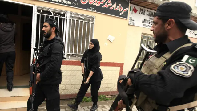 ’شور و غل تھا اور سب لوگ اپنی جان بچانے کی کوشش کر رہے تھے جن میں وکلا اور موکل دونوں شامل تھے‘