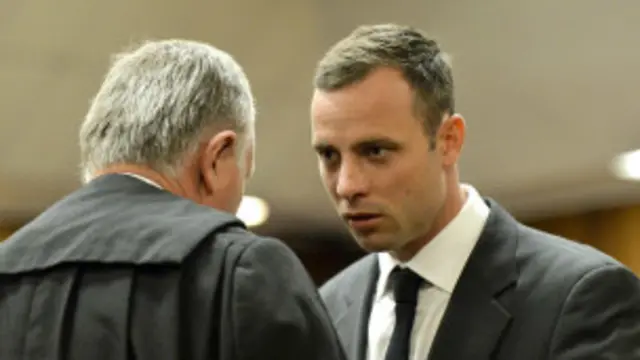 اسکار پیستوریوس قهرمان پارالمپیک آفریقای جنوبی به اتهام قتل دوست دخترش تحت محاکمه قراردارد