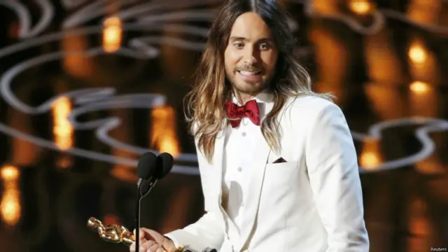 تسلم الأمريكي جايرد ليتو جائزة الأوسكار لهذا العام كأفضل ممثل مساعد عن دوره في فيلم "دالاس بايرز كلوب".