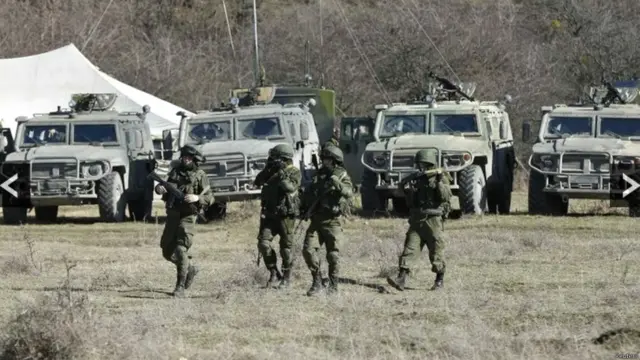 يقول مراسلون إن هذه أكبر مواجهة لروسيا مع الغرب منذ الحرب الباردة.