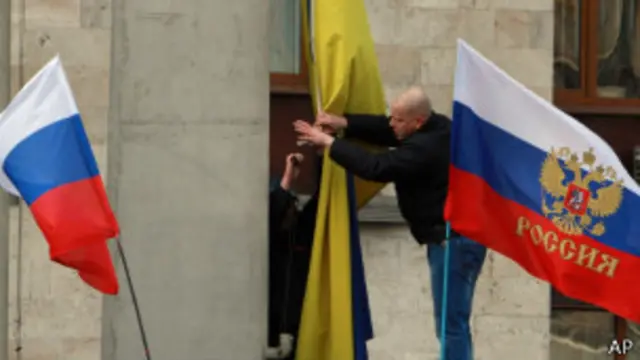 Флаги России и Украины