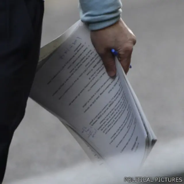 Документ в руках члена кабинета