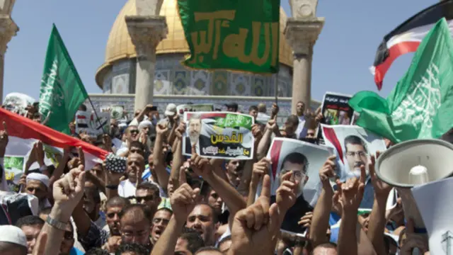 العلاقات بين حركة حماس والسلطات في مصر توترت عقب إطاحة الجيش بالرئيس محمد مرسي.