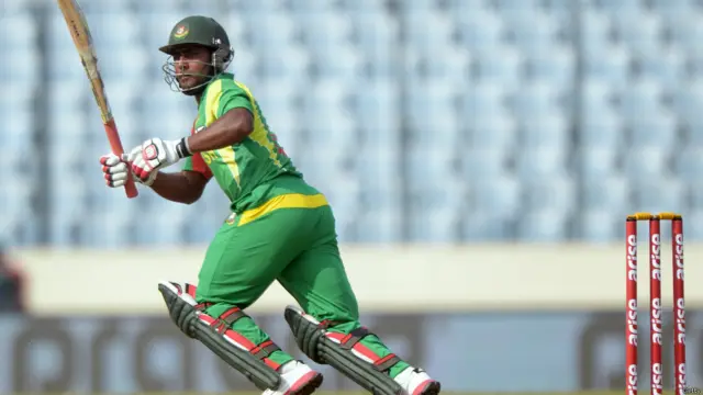 پاکستان کے گیند باز بنگلہ دیشی بلے بازوں کے سامنے مکمل طور پر بے بس نظر آئے۔