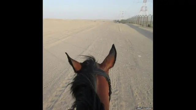 جینٹ اولیسکی کا کہنا ہے کہ ابوظہبی کے صحرا میں سواری کرنا آزادی کی ایک قسم ہے۔ یونیورسٹی لیکچرار جینٹ ہفتے میں متعدد بار سواری کرتے ہیں۔