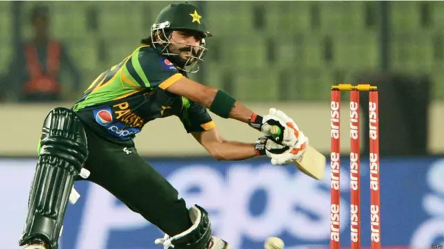 پاکستان کی طرف سے احمد شہزاد کی سنچری اور عبدالحفیظ کے 52 رن کے بعد فواد عالم کے 74 اور آفریدی کی زبردست نصف سنچری نے پاکستان کی اس ناقابل یقین فتح میں اہم کردار ادا کیا۔