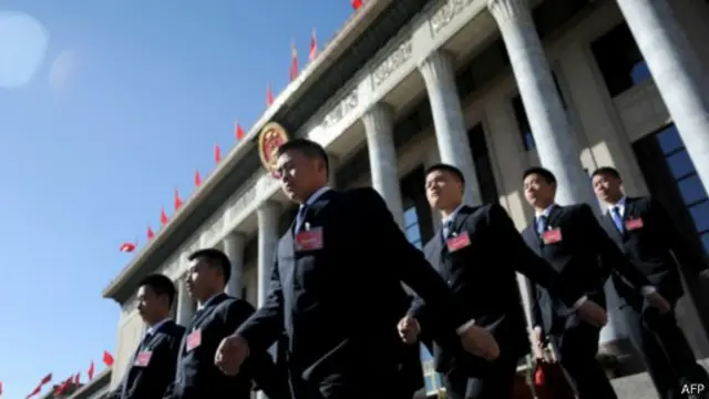 يأتي دور الانعقاد السنوي في أعقاب الهجوم بالسكاكين على محطة قطار مشهورة في الصين.