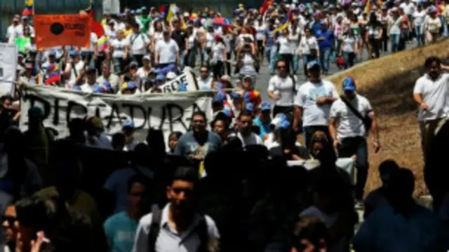 تحل الذكرى الأولى لوفاة شافيز بينما تشهد فنزويلا موجة من المظاهرات المعارضة