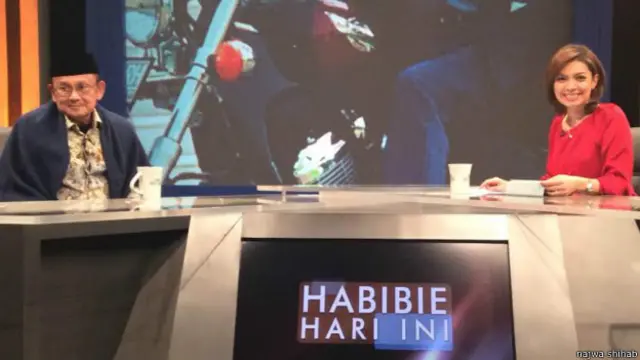 Najwa Shihab ketika mewawancarai mantan Presiden BJ Habibie di acara Mata Najwa.