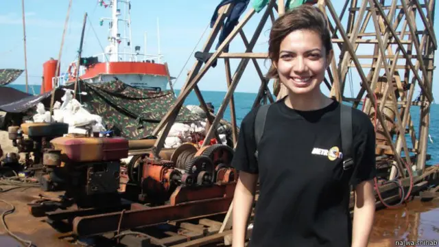 Najwa Shihab ketika meliput konflik perbatasan di wilayah perairan Ambalat di dekat Kalimantan Timur, 2005.