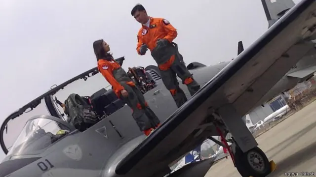 Najwa Shihab mewawancarai seorang pilot pesawat tempur, saat HUT TNI pada 2012.