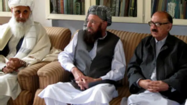 پاکستان میں دہشت گردی کے خاتمے کے لیے کالعدم تنظیم تحریک طالبان پاکستان کے ساتھ براہ راست مذاکرات کے لیے حکومتی کمیٹی خراب موسم کی وجہ سے منگل کو وزیرستان روانہ نہیں ہو سکی ہے