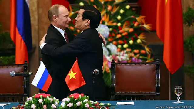 Ông Vladimir Putin và ông Trương Tấn Sang ở Hà Nội tháng 11/2013