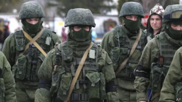 克里米亚的亲俄武装人员(04/03/2014)