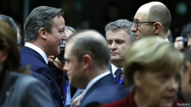 دغه مجله وايي، دا لومړی ځل دی چې مېرمن مېرکل له اروپايي ټولنې د بریتانیا د وتلو پر امکان خبرې کوي