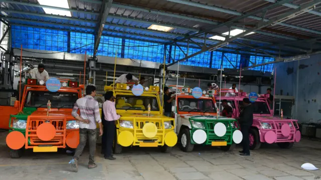 انتخابات میں تیاریوں پر بڑی جماعتیں کروڑوں روپے خرچ کر رہی ہیں اور ان میں ہندو انتہا پسند جماعت بھارتیہ جنتا پارٹی اخراجات کے حوالے سے پہلے نمبر پر ہے۔