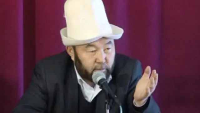 Өзбек ажы Чотонов, дин таануучу: Эмнеге дин тутунгандар гана улуттук баалуулукту жок кылып жатат? Европа кийимин кийгендер сактап жаткан жок да. Анда мен мындай аракетти светтик экстремизм деп атайм