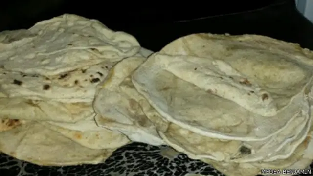 قالت الناشطات إن السلطات المصرية أعطتهن بعض الخبر خلال احتجازهن.