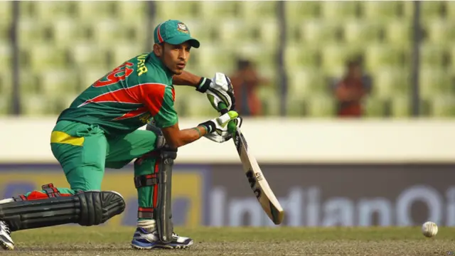 بنگلہ دیش کی جانب سے انعام الحق نے دو چوکوں اور ایک چھکے کی مدد سے 49 رنز جبکہ ناصر حیسن نے 30 رنز بنائے۔