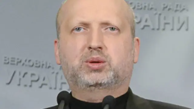 د اوکراین منځمهال ولسمشر ځکه اوکرایني پوځونو ته له کریمیا د وتلو امر کړی چې ژوند یې په خطر کې و