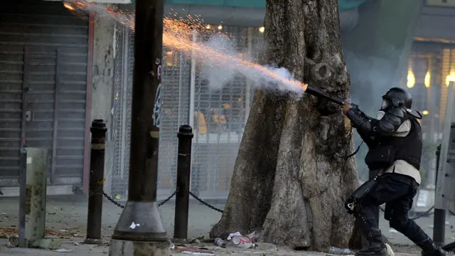 Guardia Nacional disparando