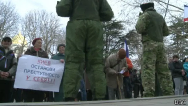 У здания крымского парламента