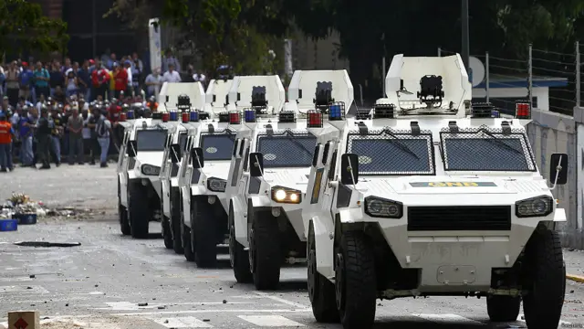 Tanquetas de la Guardia Nacional