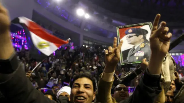 يلقى السيسي تأييدا قويا من بعض المصريين، ورفضا شديدا من البعص الآخر