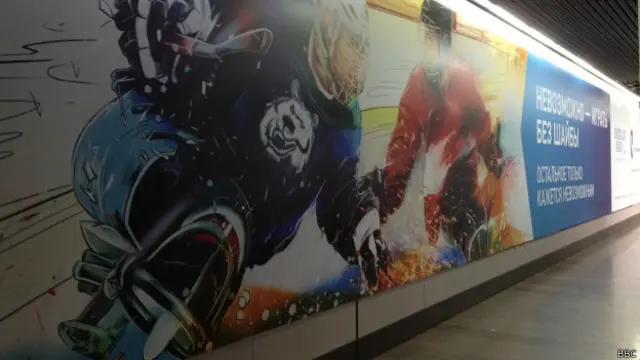 "Невозможно - играть без шайбы, остальное только кажется невозможным" - надпись на паралимпийском плакате