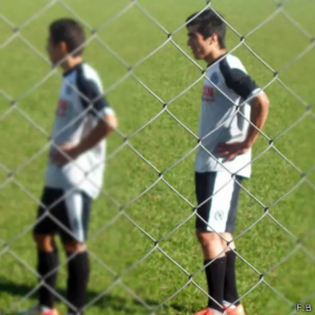 باران می‌گوید که بازی فوتبال را در زمان مهاجرت، از کوچه‌های شهر شوش دانیال، در ایران شروع کرده است