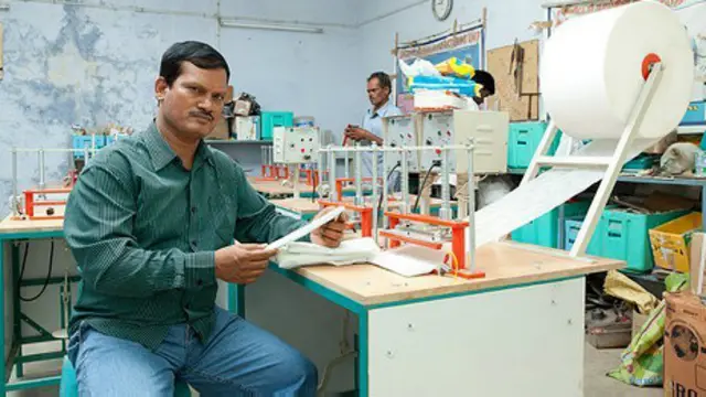 Arunachalam Muruganantham y su máquina