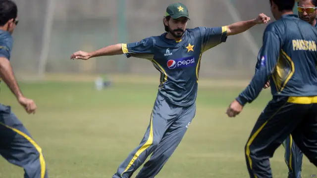 فواد عالم نے بنگلہ دیش کے خلاف دو سو چھبیس کے ہدف کو حاصل کرنے میں انتہائی اہم کردار ادا کیا تھا۔