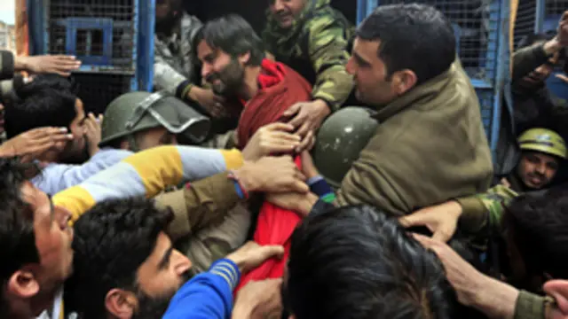 علیحدگی پسند گروپوں نے بھی انتخابات کے بائیکاٹ کی مہم شروع کر رکھی ہے 