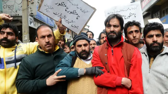 بھارت کے زیر انتظام کشمیر میں میرٹھ یونیورسٹی سے نکالے گئے طلبا کے حق میں مظاہرے ہوئے۔