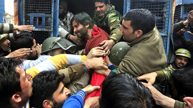 یاسین ملک کو مظاہرے کے بعد حراست میں لے لیا گیا۔