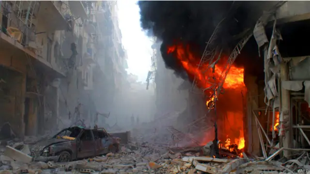 قصف جوي حكومي لحي السكري في حلب