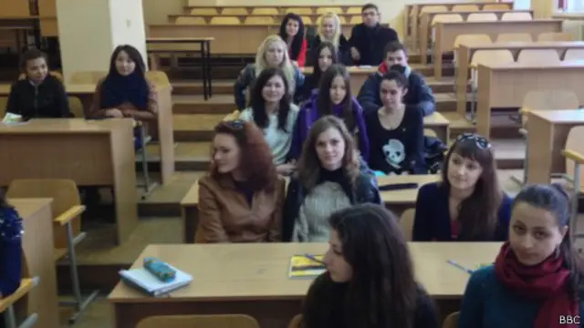 Estudantes na Crimeia (BBC)