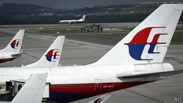 مالزی ایرلاینز، خطوط رسمی هوایی کشور مالزی است که روزانه حدود ۳۷ هزار مسافر را به ۸۰ مقصد دنیا منتقل می‌کند