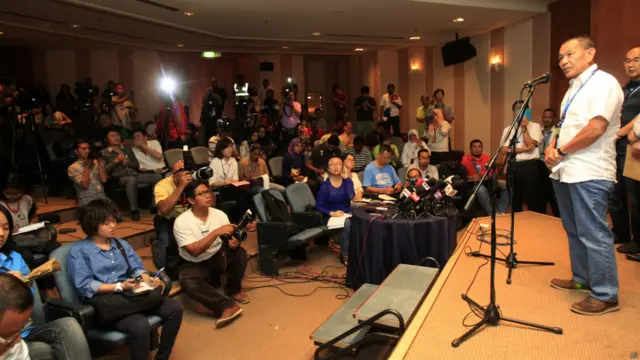 Ông Ahmad Jauhari Yahyain (phải), Tổng Giám đốc Điều hành Tập đoàn hãng Malaysian Airlines