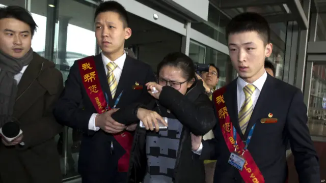 اس بوئنگ 777 طیارے پر دو شیرخوار بچوں سمیت 227 مسافر اور عملے کے 12 ارکان سوار تھے۔