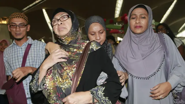 Keluarga para penumpang pesawat Malaysia terus berdatangan ke Kuala Lumpur.