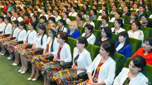 Orqadan yalangoch shirin ayollar Jim Neytron SND jinsiy aloqa