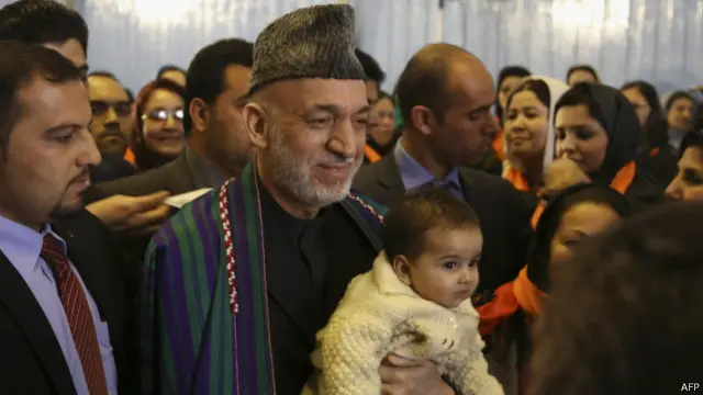 ولسمشر حامد کرزي د ښځو د پیوستون د ورځې په ویاړ حکم کړی چې د ښځینه بندیانو د بند په مودې کې کموالی راشي.